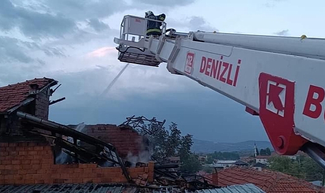 Belediye müdürünün evine yıldırım düştü