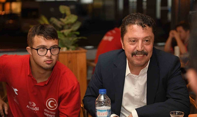 Beypazarı Belediye Başkanı Kasap, gümüş madalya kazanan sporcular ile bir araya geldi