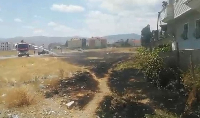 Boş arazide çıkan yangın korkuttu