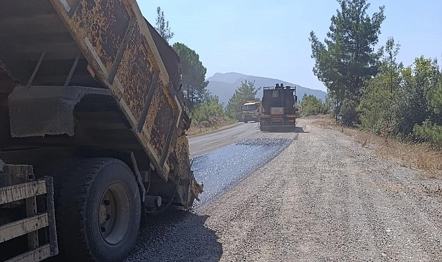 Büyükşehir, Andırın kırsalında ulaşım atağını sürdürüyor