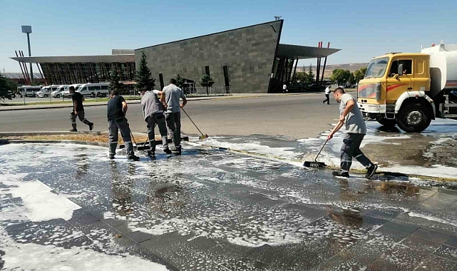 Büyükşehir’den Şehirlerarası Otobüs Terminali’nde kapsamlı temizlik