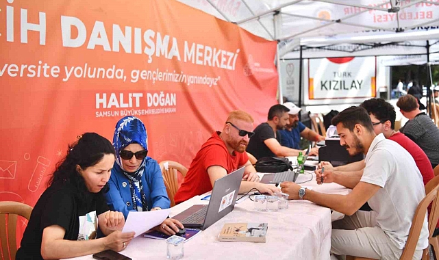 Büyükşehir, "üniversite yolunda gençlerin yanında"