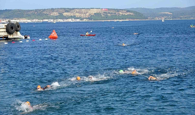 Çanakkale Boğazı’nda yüzme yarışması düzenlendi