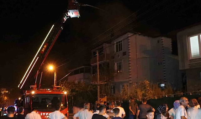 Çatı yangını büyümeden söndürüldü