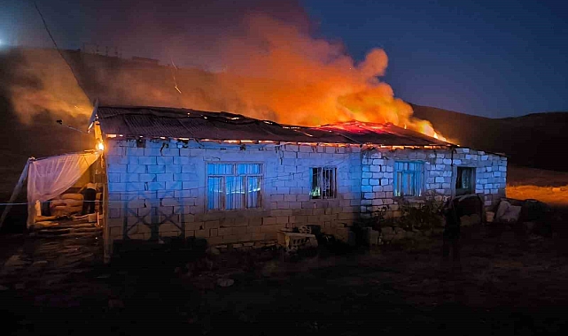Çatı Yangını Korkuttu