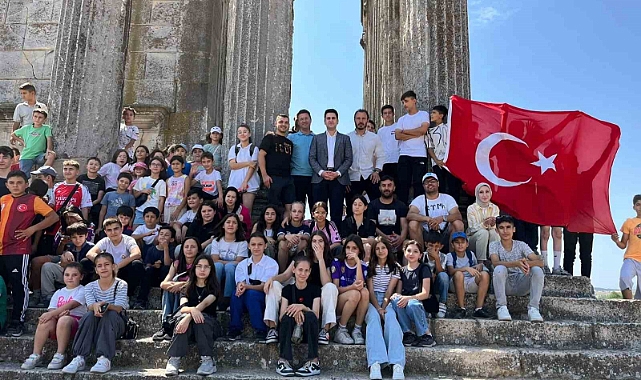 Çavdarhisar’da başarılı öğrencilere Aizanoi Antik Kenti gezisi