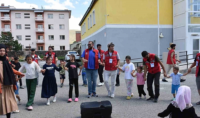 "Damla Gönüllülük Hareketi Projesi" Minik yürekleri ısıttı