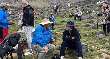 Deprem uzmanı Prof. Dr. Ercan, Ağrı Dağı'nda sele kapıldı, jandarma tarafından kurtarıldı