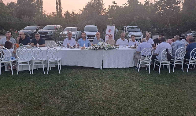 Doktorlar yemekte buluştu