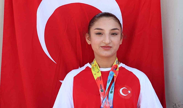 Dünya şampiyonu Şaziye’ye coşkulu karşılama