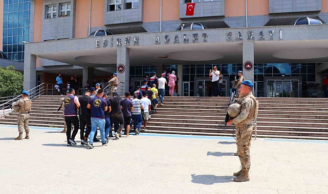 Edirne’de 90 düzensiz göçmen ve 18 organizatör yakalandı