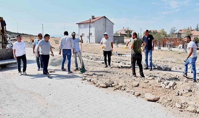 Emet Belediyesinden Sanayi Sitesi’nde parke taşı döşeme çalışması