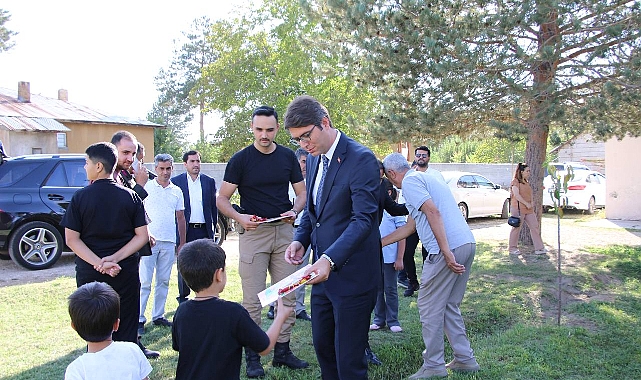 Erciş Kaymakamı Şehit Ailesini Ziyaret Etti