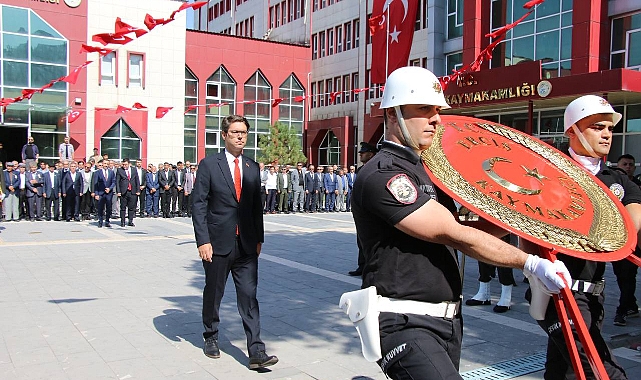 Erciş'te 30 Ağustos Zafer Bayramı’nın 102. Yıldönümü Nedeniyle Töreni Düzenlendi