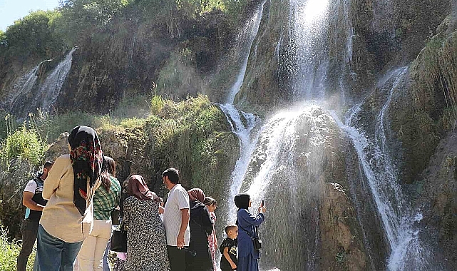 Erzincan Girlevik Şelalesi'nde hafta sonu yoğunluk yaşandı