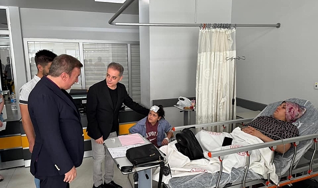 Erzincan Valisi Hamza  Aydoğdu, otobüs kazasında yaralananlara geçmiş olsun ziyaretinde bulundu