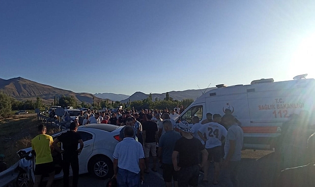 Erzincan'da trafik kazası: 8 yaralı