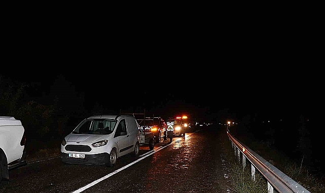 Erzurum-Artvin kara yolunda toprak kayması meydana geldi