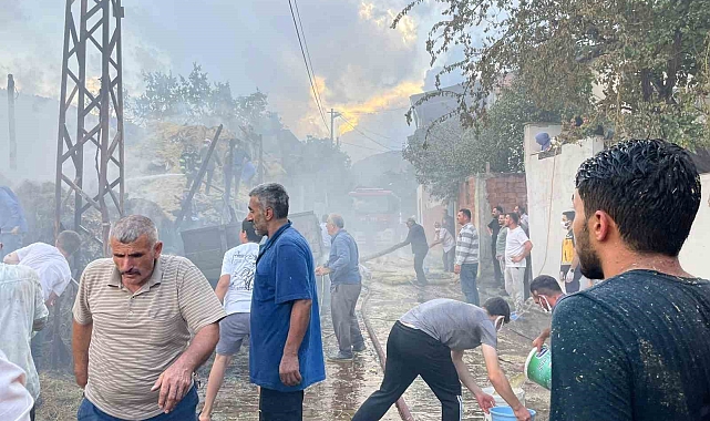 Erzurum Tortum'da yangın paniği: 2 ev, 1 samanlık, 1 ahır küle döndü