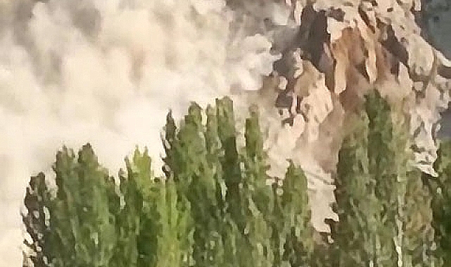 Erzurum Uzundere'de  meydana gelen heyelan kameralara yansıdı