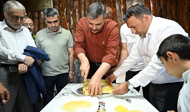 Erzurum Valisi Mustafa Çiftçi bal hasadına katıldı