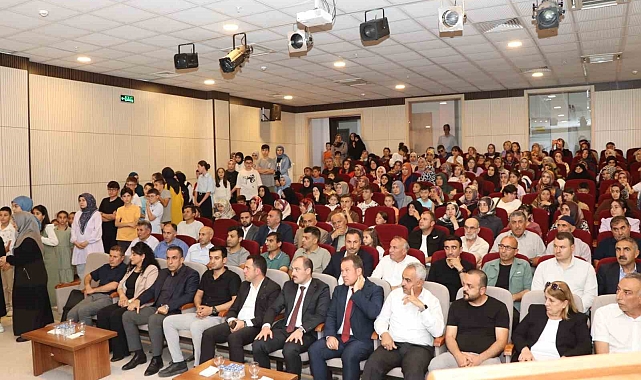 Erzurum'u Oltu ilçesinde başarılı öğrenciler ödüllendirildi