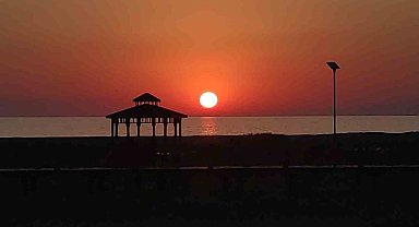 Eşsiz gün batımı Van Gölü sahillerinde