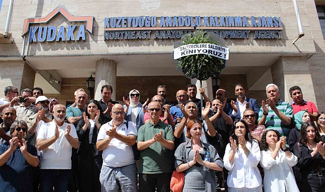 Gazeteciler meslektaşlarına sahip çıktı