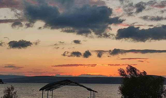 Gün batımı Çıldır Gölü'nde
