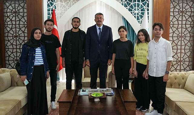 Hakkari Valisi Ali Çelik: "Hakkari'de 836 öğrenci üniversite hayalini gerçekleştirdi"