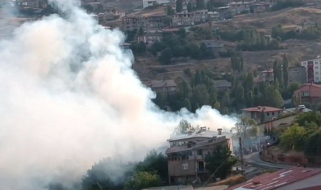 Hakkari'da mahallede çıkan yangın korkuttu