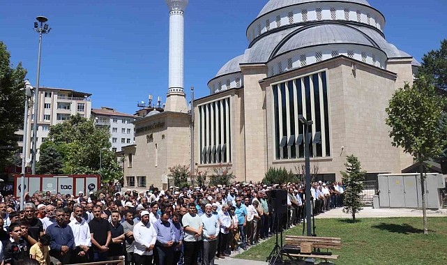 Haniye için gıyabi cenaze namazı kılındı