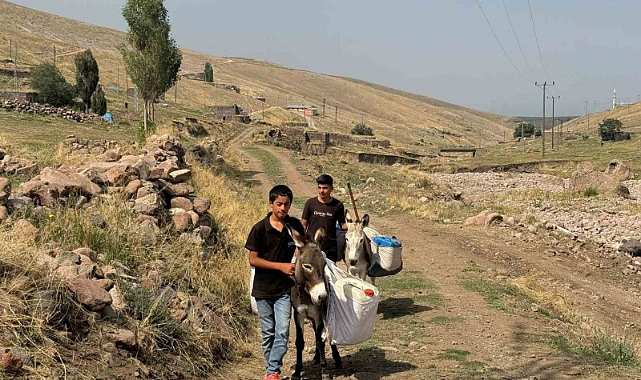 Iğdırlı çocukların eşekle su taşıma çilesi