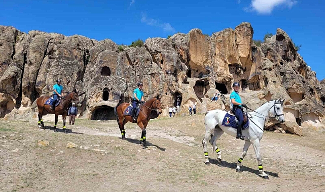İhsaniye’de atlı birlikler görevde