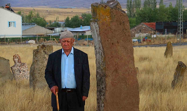 İki asırlık sahipsiz mezarlar sırrını koruyor