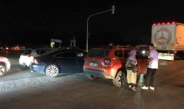 İki otomobil çarpıştı: 2 hafif yaralı