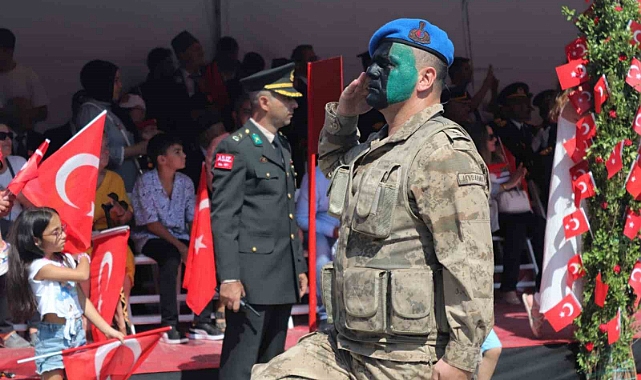 İzmir’de 30 Ağustos Zafer Bayramı coşkuyla kutlandı