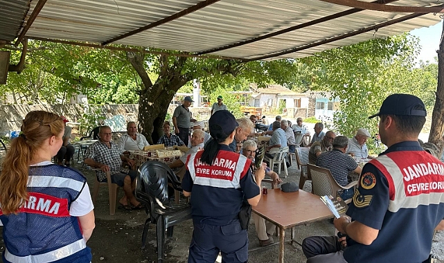Jandarma ekipleri Karpuzlu’da vatandaşları bilgilendirdi