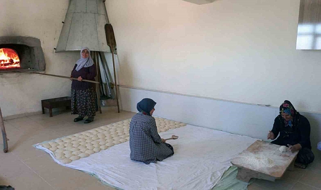 Kadınların imece usulü ’Golit’ ekmeği mesaisi