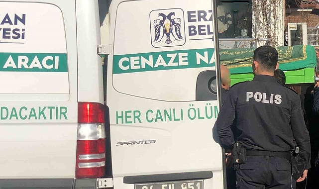 Kamyon Sürücüsü Direksiyonda Hayatını Kaybetti