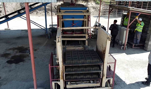 Kars Belediyesi'nin Kilit Parke Taş Tesisi üretime başladı