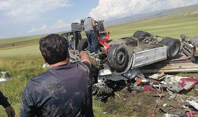 Kars'ta tırda sıkışan sürücüyü AFAD kurtardı