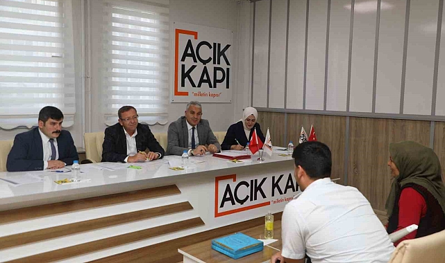 Kars Valisi Polat, Halk Günü'nde vatandaşların sorunlarını dinledi