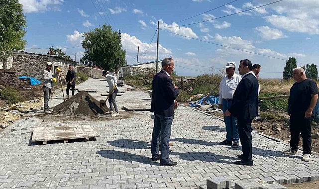 Kars'ta köy yolları tek tek yapılıyor