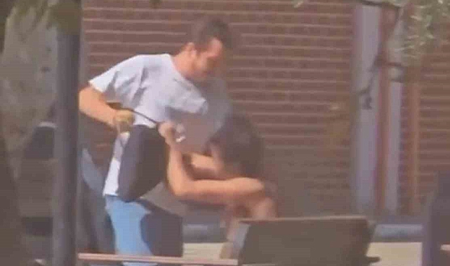 Kız arkadaşı herkesin gözü önünde böyle darp etti, ardından kaçtı