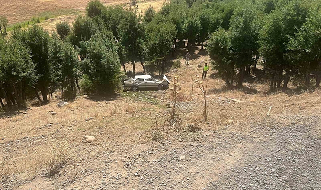 Kontrolden çıkan otomobil dereye yuvarlandı: 1'i ağır 5 yaralı