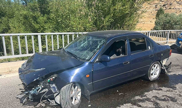 Kontrolden çıkan otomobil köprü korkuluklarına çarptı: 2 yaralı