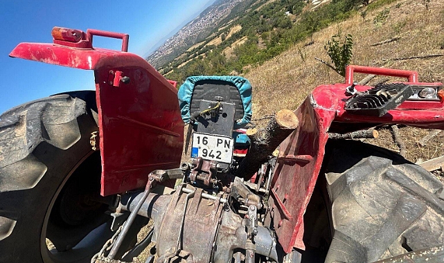 Kontrolden çıkan traktör bahçeye girdi, 4 kişi yaralandı