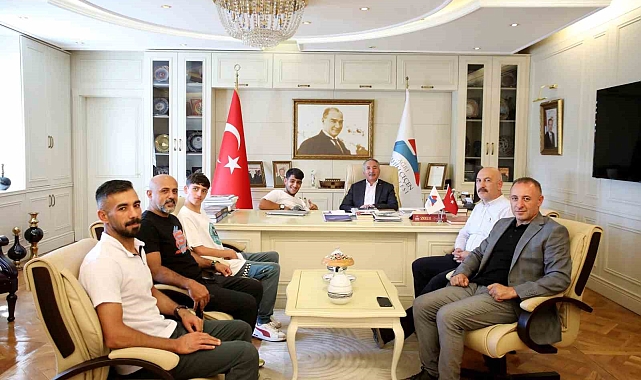 Madalya kazanan sporcuları misafir etti Prof. Dr. Karabulut