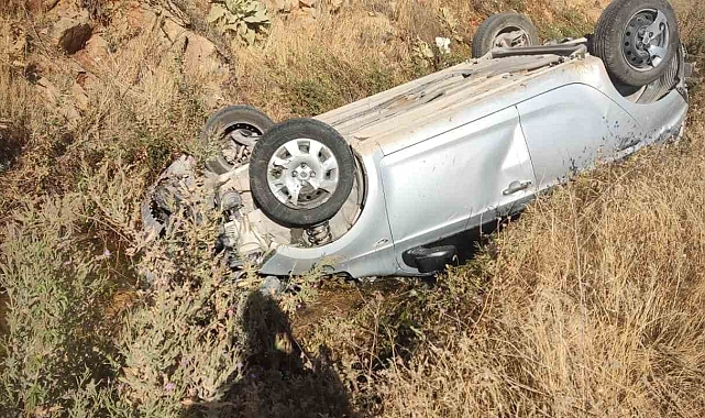 Malatya'da otomobil şarampole devrildi